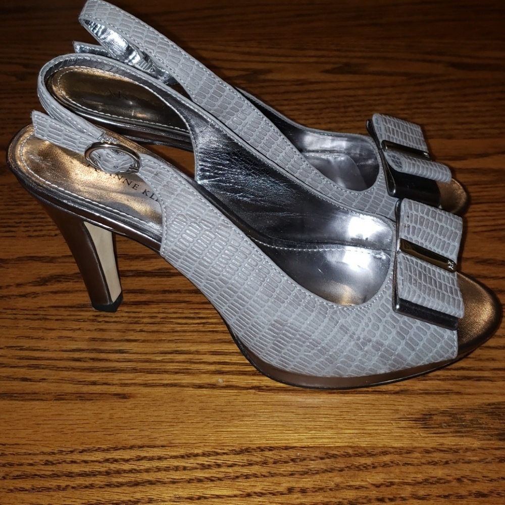 Gray Slingback Peep-Toe Heels with Bow Accent